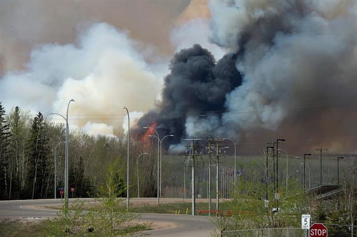 Las Autoridades Canadienses Han Ampliado La Orden De Evacuación En El Noroeste Del País Ante La Intensidad De Un Incendio Forestal Que Ya Ha Obligado a Cerca De Mil Personas a Evacuar La Zona Foto Efe