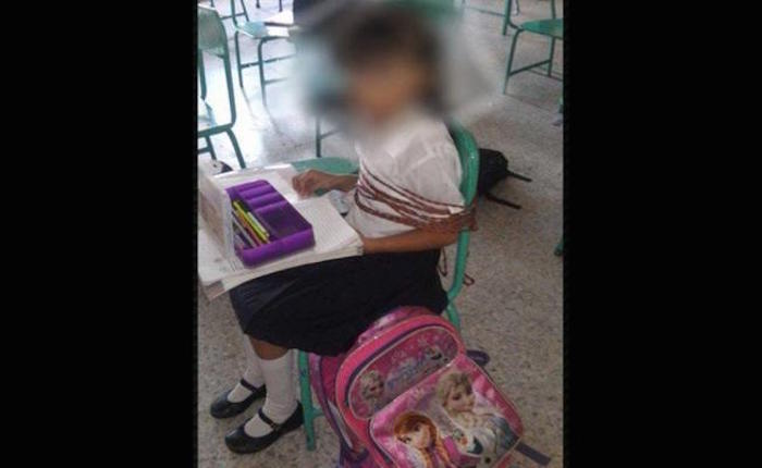 La madre autorizó que la maestra amarrara a su hija, asegura la SEV. Foto: especial. 