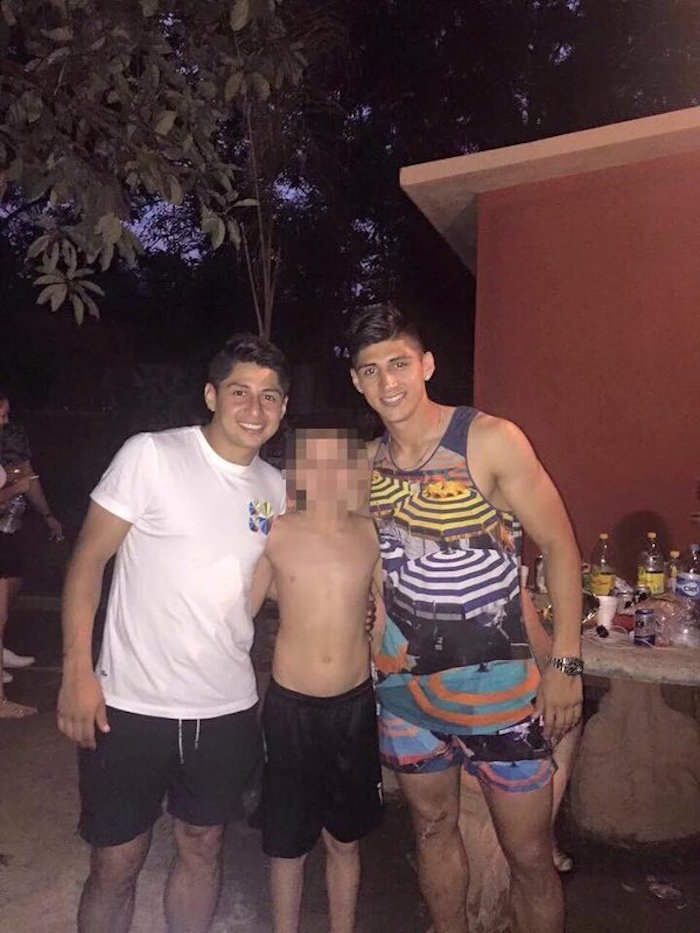 En redes sociales fue difundida la última fotografía de Alan Pulido antes del supuesto plagio. Foto: Especial 