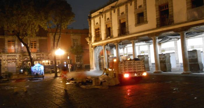 Maestros Que Se Encontraban En Plantón Desde El Día De Ayer En Las Inmediaciones De Plaza Santo Domingo Fueron Invitados a Retirarse Por Elementos De La Policía Federal Apoyados Por Granaderos De La Sspdf Foto Cuartoscuro