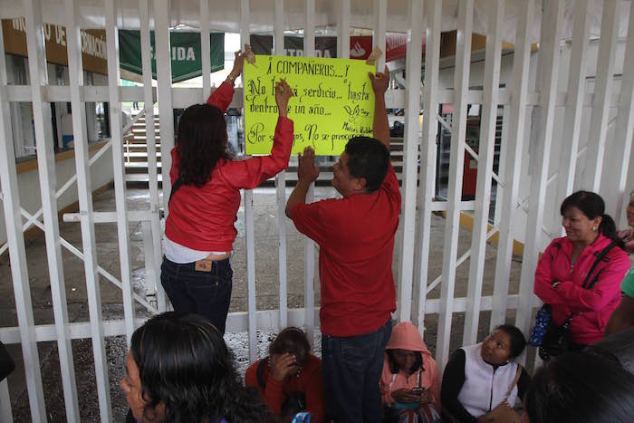  Profesores de la sección 22 de la CNTE realizaron la toma de distintas instalaciones de dependencias estatales, principalmente del sector educativo. Foto: Cuartoscuro. 