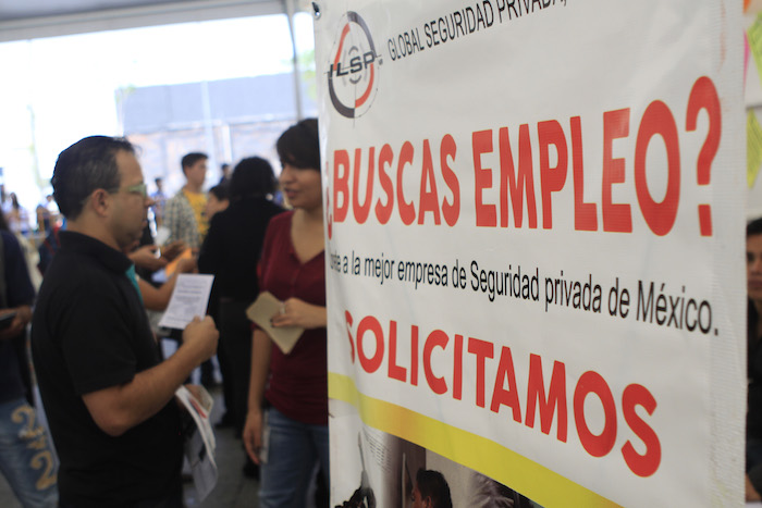 Jóvenes Buscan Empleo En La Feria Del Empleo Organizada Por La Delegación Iztapalapa Foto Cuartoscuro