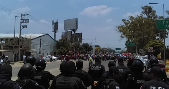 Elementos De La Policía Federal Y Estatal Resguardan Las Inmediaciones Del Aueropuerto De Oaxaca Foto Twitter ssp goboax