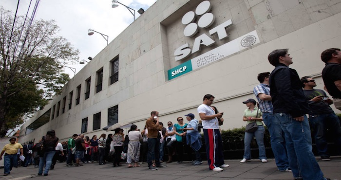 Además de los nombres de los contribuyentes, las autoridades solicitaron los montos de depósitos o retiros efectuados y sus números de registro fiscal. Foto: Especial