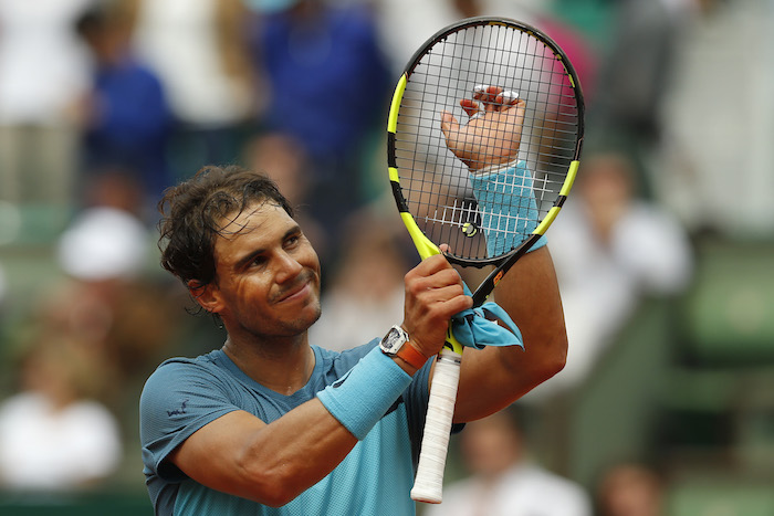 El Español Rafael Nadal Celebra Con Los Aficionados Después De Ganar Su Duelo De Segunda Ronda Del Abierto De Francia Sobre El Argentino Facundo Bagnis En El Estadio Roland Garros De París Foto Ap