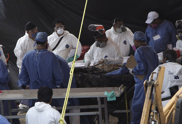 Médicos Forenses Realizan Trabajos De Recopilación De Adn De Los Cuerpos Encontrados En Fosas Clandestinas Foto Cuartoscuro