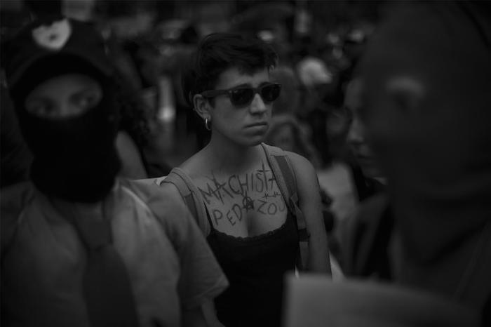 Manifestantes marchan el 24 de abril para exigir el fin de la violencia de género. Foto: Hans-Maximo Musielik, Vice News.