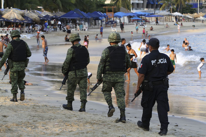 a Principios De Mayo El Ejército Mexicano Se Hizo Cargo De Los Centros De Control Cómputo Y Comunicación c En Acapulco Chilpancingo E Iguala Patrullando En Coordinación Con Policías Municipales Y Federales Foto Cuartoscuro