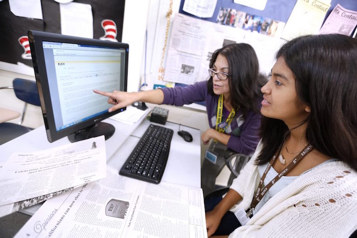 Dávila quiere estudiar periodismo o leyes, y ayudar a su comunidad. Foto: Aurelia Ventura, La Opinión. 