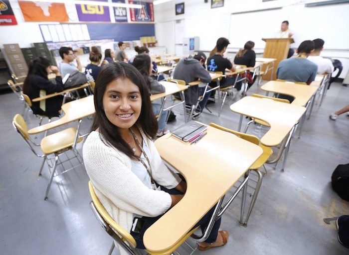 05/26/16/ LOS ANGELES/ Montebello High School student Kimberly Davila Vazquez speaks to La Opinion about attending an Ivy League university. (Photo Aurelia Ventura/ La Opinion)