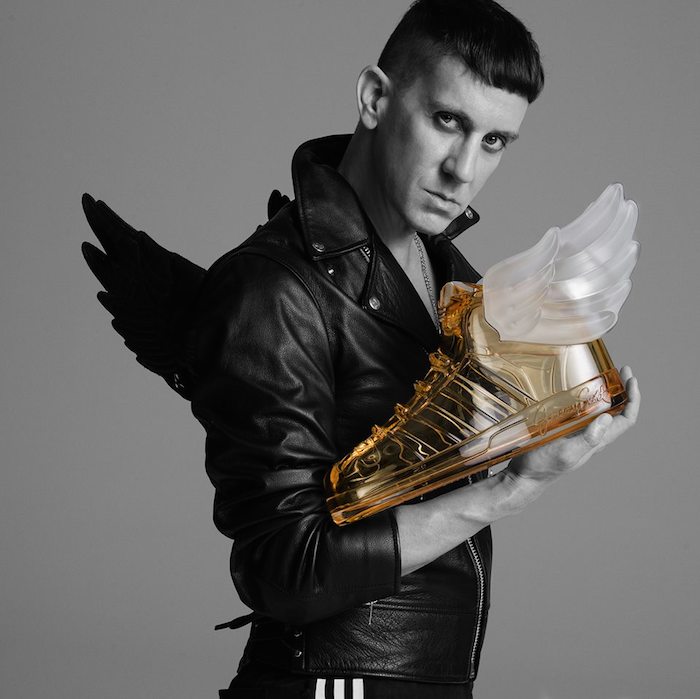 Aquí El Diseñador Con Sus Famosas Creaciones Para Adidas Foto Facebook jeremy Scott