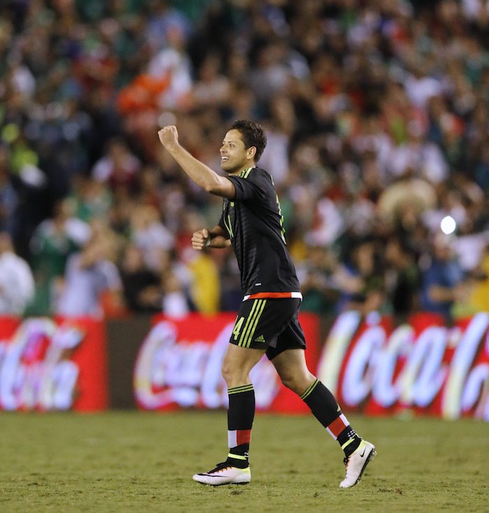 El Jugador Mexicano Javier Hernández Celebra Después De Anotar Un Gol Foto Efe