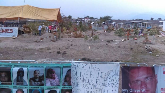 Personas Con Familiares Desaparecidos Han Esperado En La Zona Para Intentar Encontrar Alguna Información Sobre Sus Seres Queridos Foto Juan Luis García Hernández Sinembargo