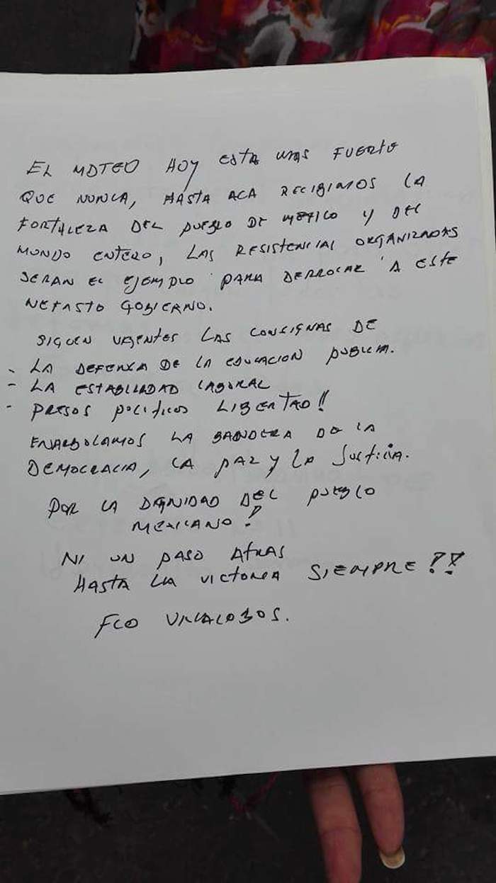 Por Su Parte Cencos Sección Veintidós Publicó Mediante Su Cuenta De Facebook Fotografías De Las Cartas De Los Maestros Encarcelados Mismas Que Destacan La Lucha Que Seguirán Y Mantendrán Incluso Dentro Del Penal Foto Facebook Vía Cencos