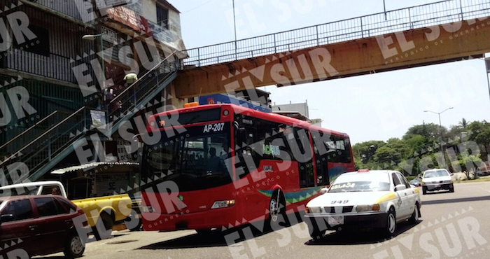 Otros Usuarios Comentaron Que Viajaron Gratis Porque El Camión En El Que Se Subieron No Tenía Lector Para Las Tarjetas Así Que Si Trajeras O No El Plástico Todos Subieron Al Vehículo Foto Carlos Alberto Carbajal Elsur