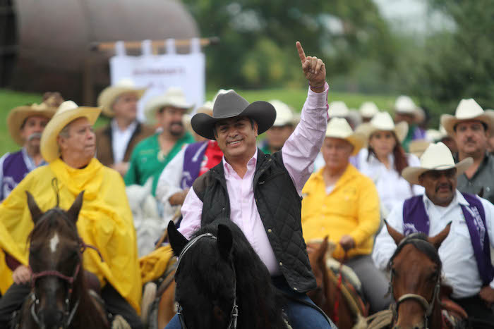 Jaime "El Bronco" Rodríguez puso un número celular para recibir denuncias. Foto: Cuartoscuro