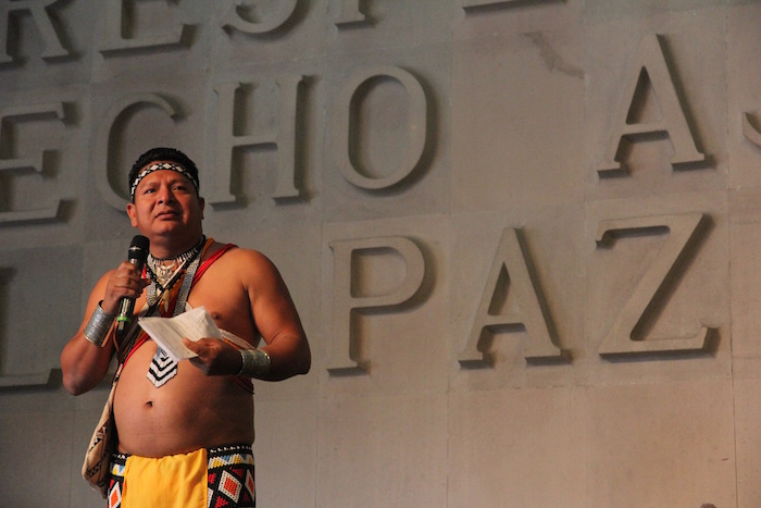 Cándido Mezúa, miembro de la Alianza Mesoamericana de Pueblos y Bosques, acusó que los defensores de la Madre Tierra son criminalizados y asesinados alrededor del mundo. Foto: Luis Barrón, SinEmbargoMx.