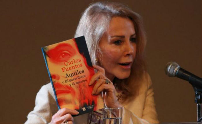 Silvia Lemus Viuda De Carlos Fuentes Presentando La Novela En Bellas Artes Foto Especial