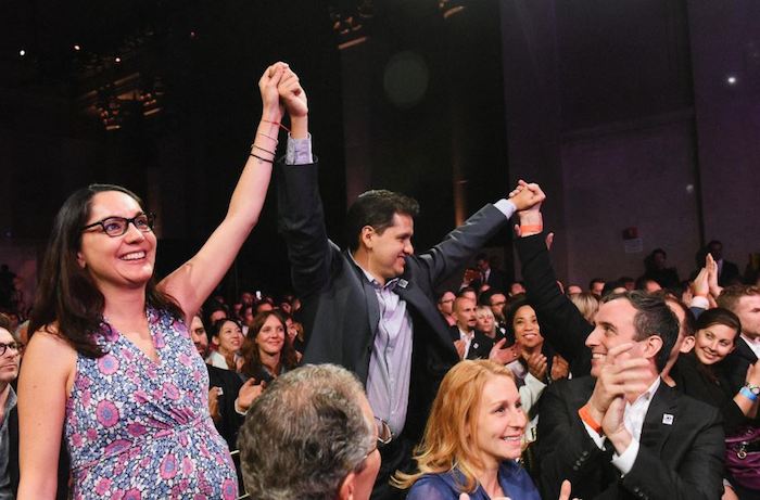 Así celebraron Jorge Vallejo y su esposa Alejandra su triunfo. Foto: Twitter ‏@TheWorlds50Best 