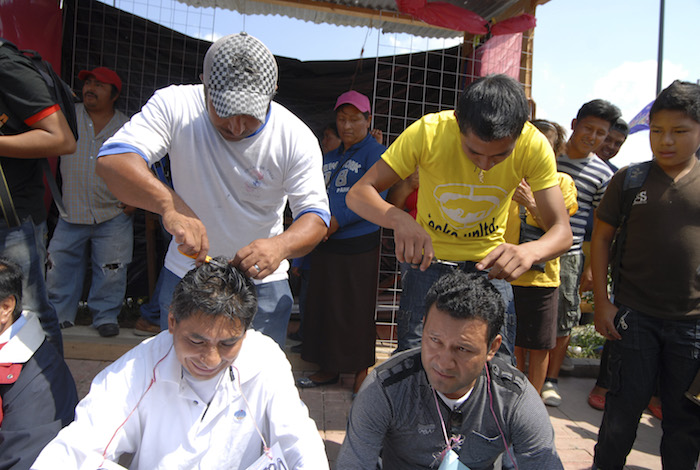 Seis profesores fueron agredidos y humillados ayer en Comitán, Chiapas. Foto: Cuartoscuro 