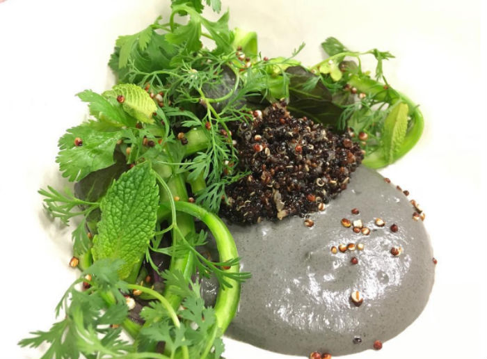 Nopal Quinoa Ajonjolí Negro Cilantro Y Menta En El Restaurante Cosme De Nueva York Foto Instagram enriqueolveraf