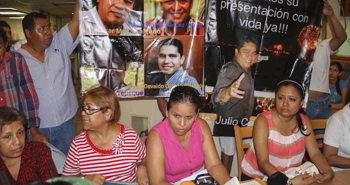 Familiares De Juan R Escudero Marvin Hernández Ortega José Osvaldo Ortega Saucedo Raymundo Tepeque Cuevas Y Julio Cesar Mejía Salgado Quienes Desaparecieron Sobre La Carretera Federal México acapulco Ofrecieron Una Conferencia De Prensa Y Dirigieron Una Misiva Abierta Al Presidente De La República Enrique Peña Nieto Así Como Al Gobernador Rogelio Ortega Martínez Para Que Se Aplique a La Brevedad Un Operativo De Búsqueda Foto Cuartoscuro