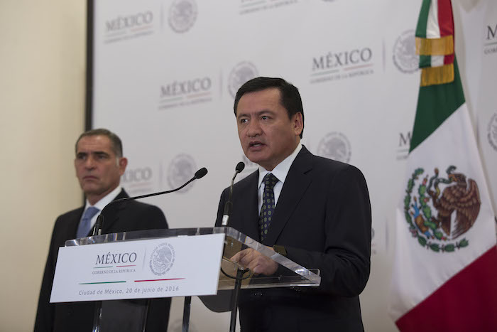 Secretario de Gobernación, Miguel Ángel Osorio Chong, en conferencia de prensa sobre lo ocurrido en Nochixtlan, Oaxaca. Foto: Secretaría de Gobernación