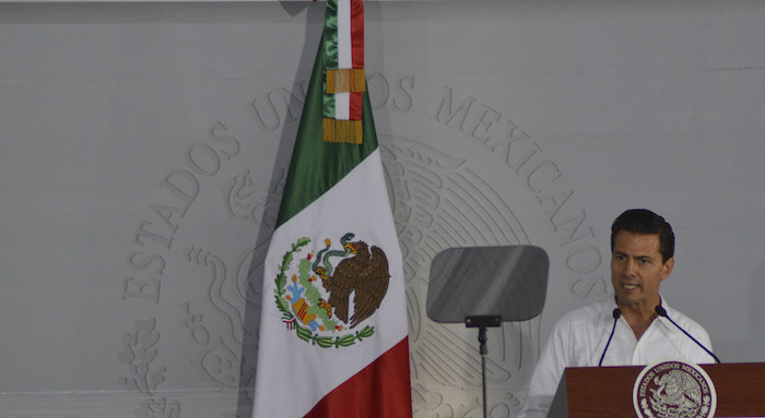 Un Presidente Que Sólo Espera Que Alguien Por Piedad Pite El Final Del Partido Los Espectadores Todos Nosotros También Foto Cuartoscuro