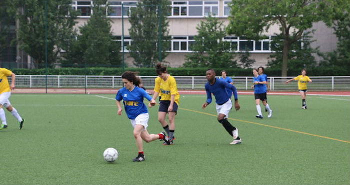 Diez Equipos Compuestos Por Refugiados De Todo El Mundo Y Equipos De Fútbol Solidarios Principalmente Femeninos Jugaron Un Torneo El Sábado De Junio En París En Apoyo a Los Refugiados Lgbt Foto Luna Gámezeldiarioes