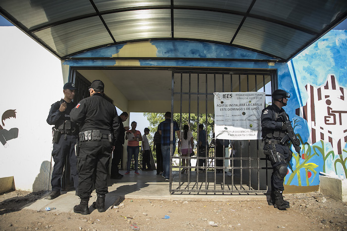 Cinco personas fueron secuestradas en Culiacán, Sinaloa, por un comando armado en el boulevard principal del fraccionamiento Santa Fe, cuando llegaban a la casilla donde fungirían como representantes del PRI. Foto: Cuartoscuro 