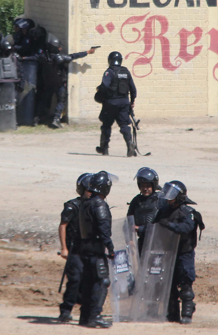 Pinche gente revoltosa, me cae. Foto: Arturo Pérez Alonso, Cuartoscuro