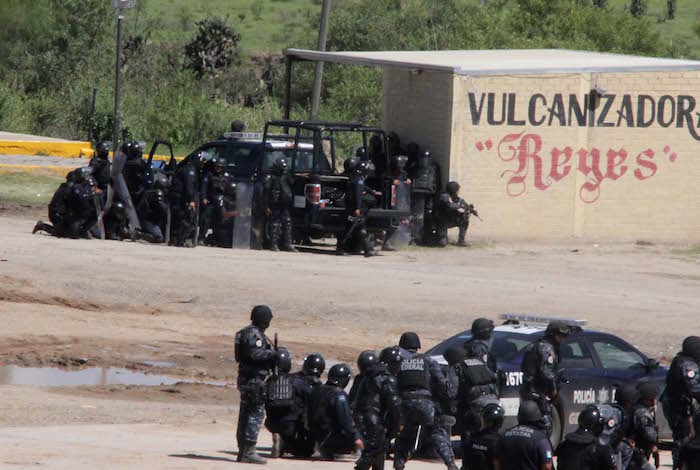 Armas largas eran portadas por los elementos de seguridad pública. Foto: Arturo Pérez, Cuartoscuro