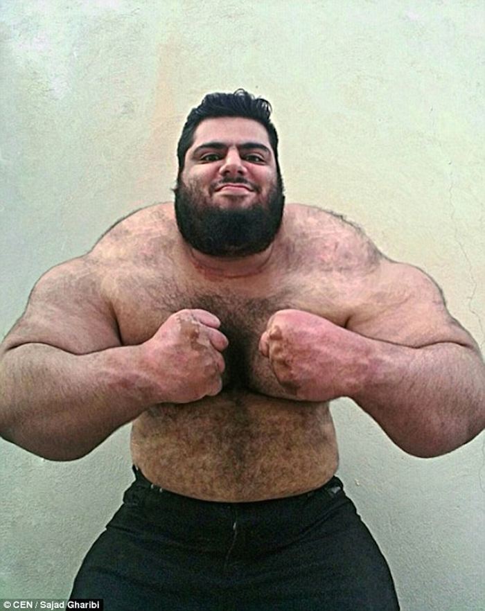 El joven de 24 años pesa alrededor de 155 kilos y se dice que puede levantar hasta 386 libras, el equivalente a 175 kilogramos. Foto: Instagram Sajad Gharibi