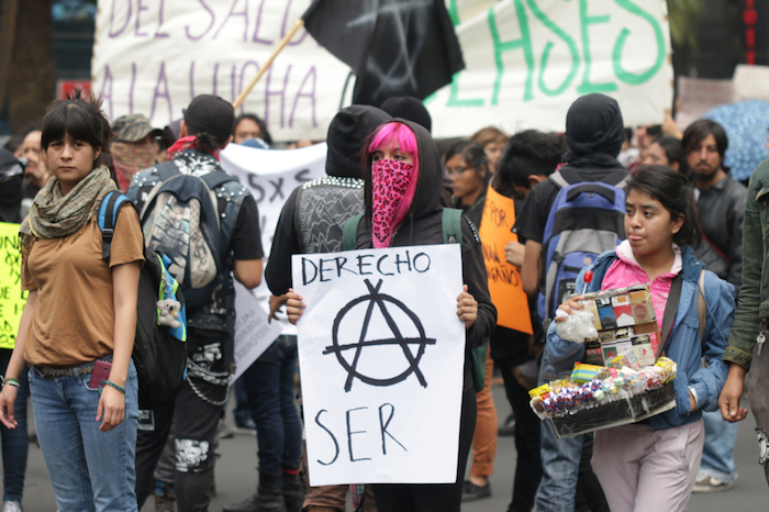 Presuntos Grupos Anarquistas Aparecieron En La Marcha Rumbo Al Zócalo De La Ciudad De México Foto Francisco Cañedo