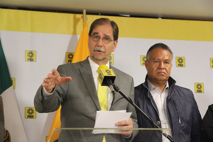 El dirigente nacional del PRD, Agustín Basave, en conferencia de prensa esta tarde. Foto: Luis Barrón, SinEmbargo 