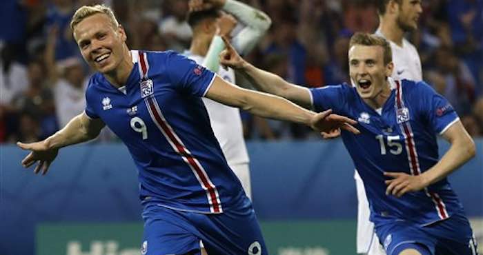 Kolbeinn Sigthorsson primer Plano Festeja Tras Marcar El Segundo Gol De Islandia En El Partido Contra Inglaterra Foto Ap