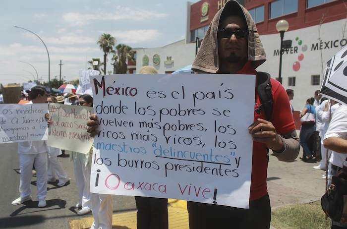 Las Pancartas De Los Manifestantes También Mostraban Apoyo Al Pueblo De Oaxaca Foto Cuatoscuro