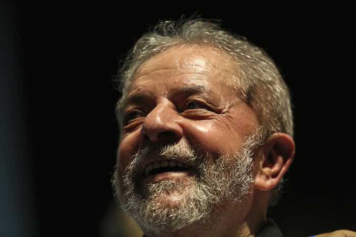 En la imagen, el ex Presidente brasileño, Lula da Silva, durante el evento organizado por el Comité Nacional en Defensa de las empresas públicas, realizado en la ciudad de Río de Janeiro. Foto: EFE.