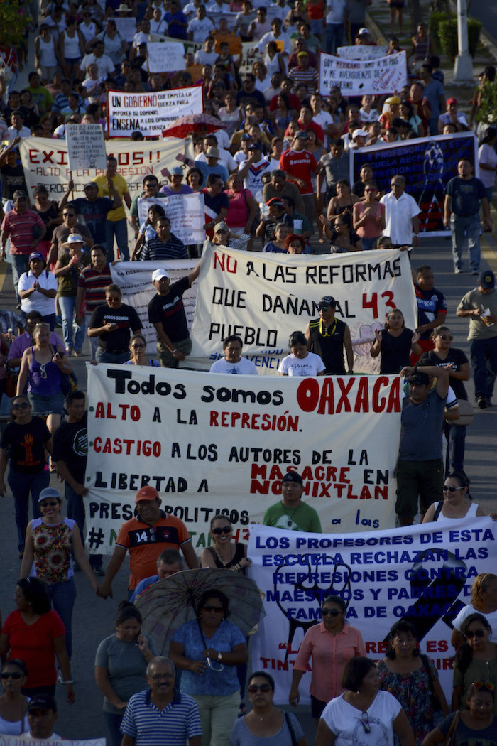 CancÚn Quintana Roo junio Marcha Pacífica De Maestros Estudiantes Y Cancunenses En Apoyo Al Magisterio De Oaxaca Y a Los Estudiantes Desaparecidos De Ayotzinapa Foto Elizabeth Ruiz cuartoscurocom