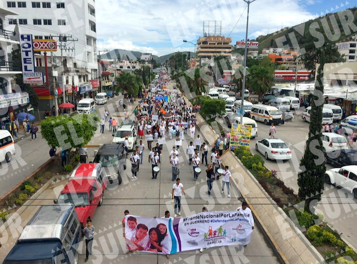 Todas Las Personas Están Vestidas De Blanco Llevan Globos Rojos Blancos Azules Y Morados Y Su Principal Consigna Es Que El Matrimonio Debe Ser Entre Un Hombre Y Una Mujer Foto El Sur