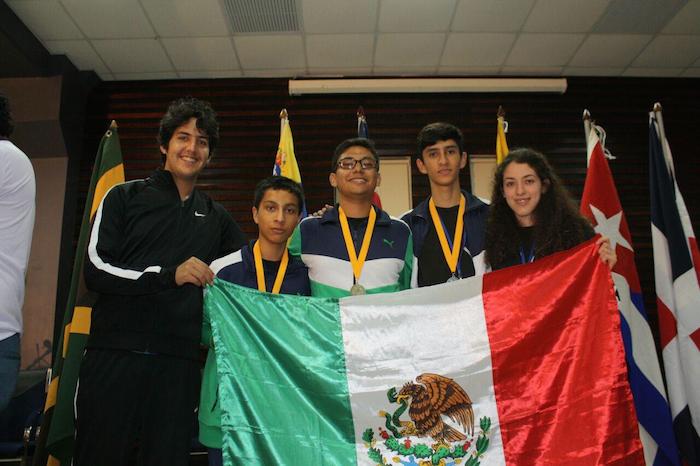 Diego Hinojosa Obtuvo Medalla De Oro Mientras Que Alfredo Hernández Y Bruno Gutiérrez Medalla De Plata Foto Sociedad Mexicana De Matemáticas