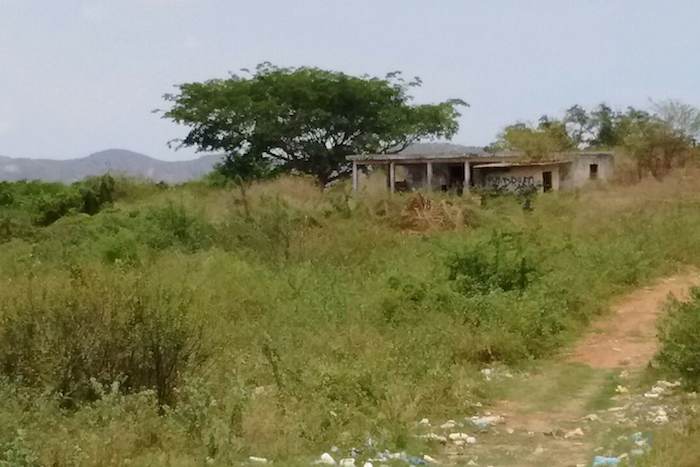 En una vivienda al norte de Mazatlán son localizados fosas con cuerpos semienterrados.