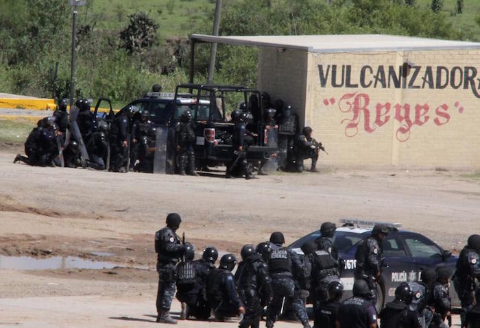 Hoy parecen decirnos desde Los Pinos: “esperen, que aún somos capaces de ser más incapaces”, y nos ofrecen, a México y al mundo, postales de barbarie, violencia máxima y terror desde Nochixtlán. Foto: Cuartoscuro