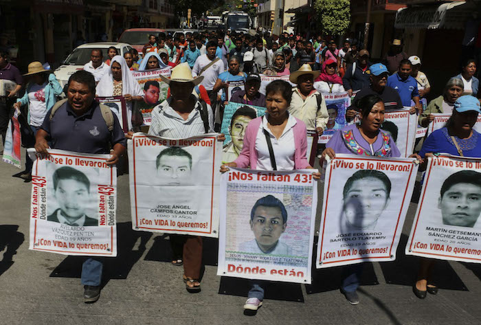 Los padres de los 43 jóvenes desparecidos en Iguala han encebezado cientos de marchas ya, para dar con el paradero de sus hijos. Foto. Cuartoscuro