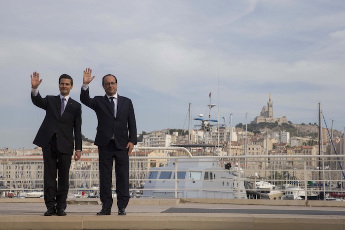 El Presidente Enrique Peña Nieto con su homónimo en Francia. Foto: Cuartoscuro. 