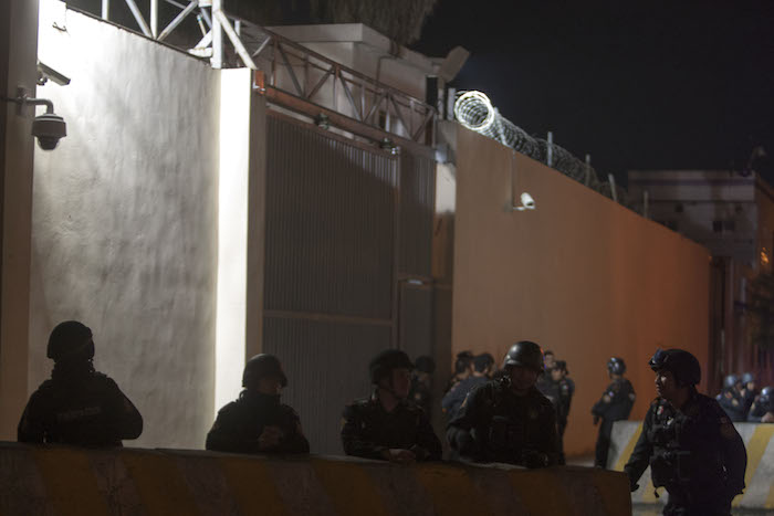 Minutos después de iniciada la riña y tras la intervención de la autoridad penitenciaria, la situación quedó bajo control. Foto: Cuartoscuro