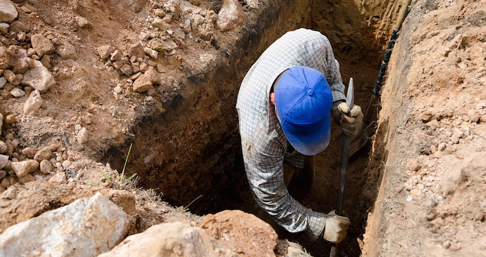 El Organizador De La Prueba Iren Kari Dijo Confiar En Que La Carrera Ayudara a Fomentar El Respeto Y El Reconocimiento Para Los Excavadores De Tumbas Y Atraer Más Gente Al Puesto Foto Archivo