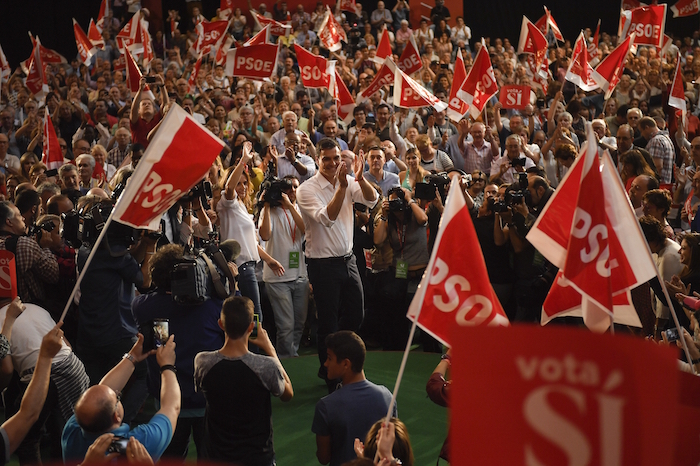 El Partido Socialista corre peligro de ser desplazado por la coalición Unidos Podemos como la fuerza hegemónica de izquierda en las elecciones del 26 de junio en España. Foto: AP. 