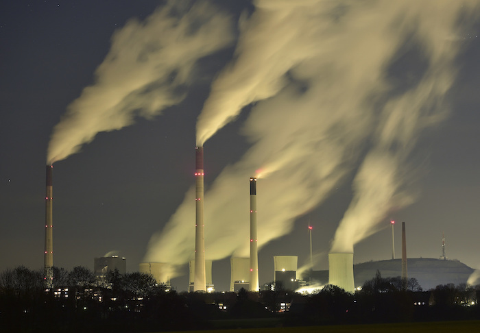 La Contaminación Del Aire Proviene Principalmente De Centrales Eléctricas Fábricas Y Automóviles Mientras Que La Contaminación Del Aire En Interiores Es Causada Por Cocinas De Combustión Sucia Principalmente En Los Países En Desarrollo Foto Ap