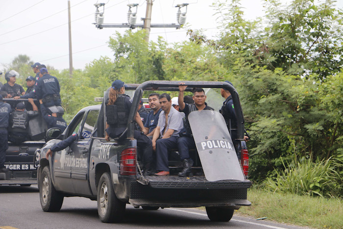 Maestros Detenidos Tras Los Enfrentamientos En Tabasco Foto Cuartoscuro